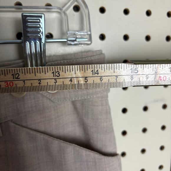 Express Editor Trouser Shorts Neutral Cream Dressy Workwear Sz 2 Low Rise - Picture 4 of 7